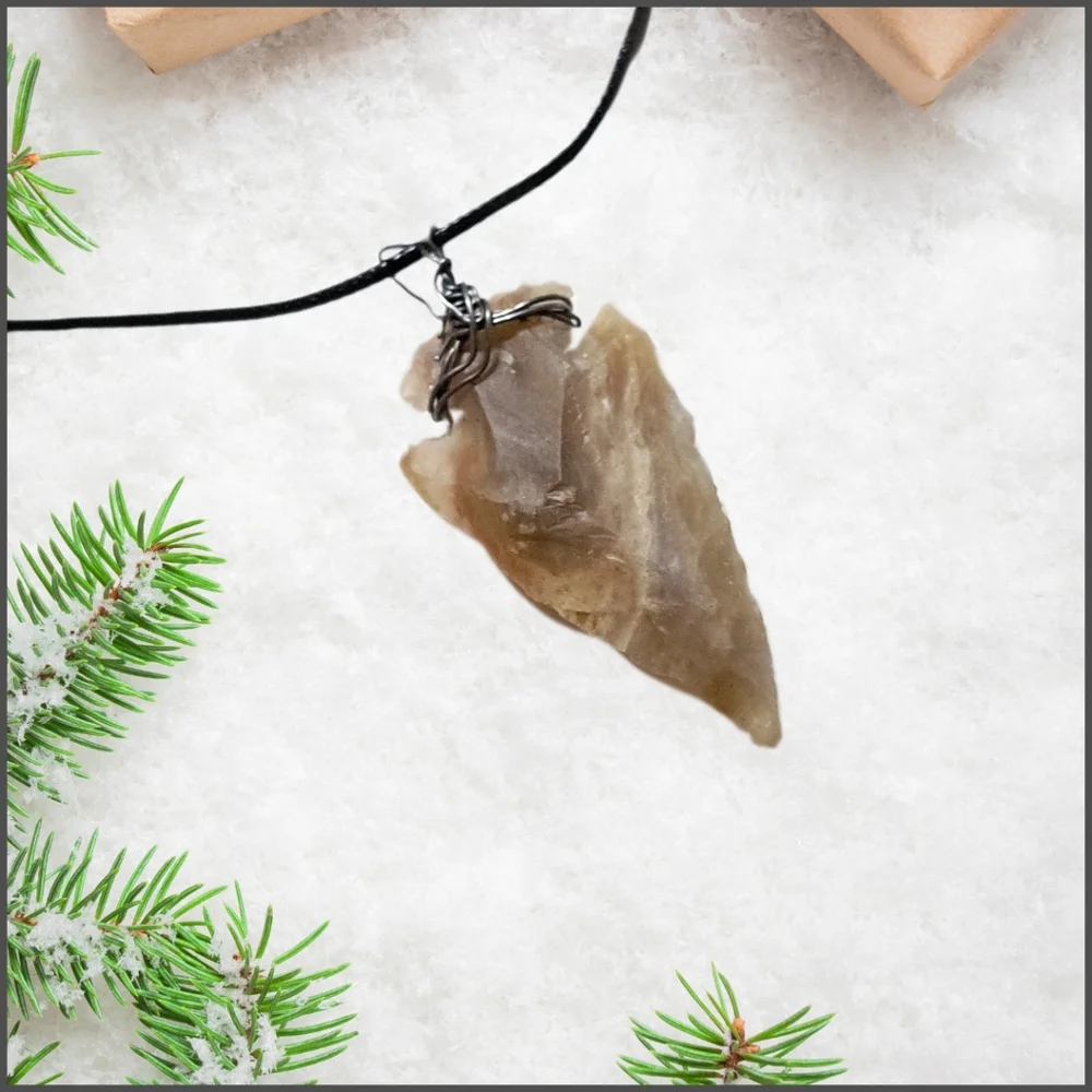 👣4/$20. Natural Stone Hand Knapped Arrowhead with Black Cord Necklace. NWOT